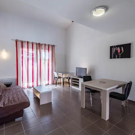 Terres De France - Le Domaine De Bacchus Tatil parkı