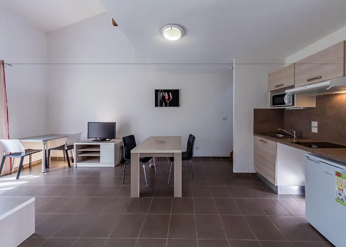 Terres De France - Le Domaine De Bacchus Ferienpark 3*